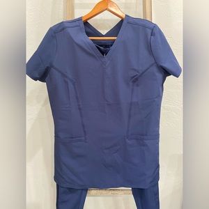 MedCouture scrub set, Top sz M/ Bottoms sz M tall